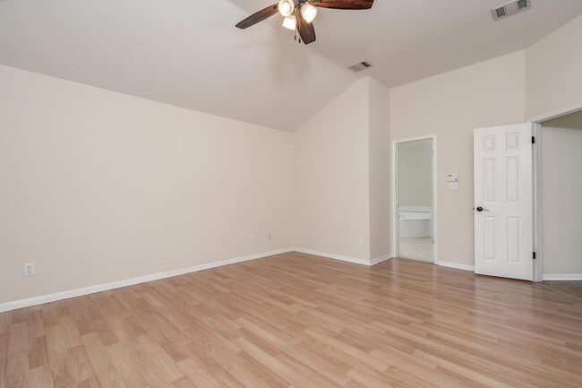 Building Photo - 29000 Bay Hill Ct