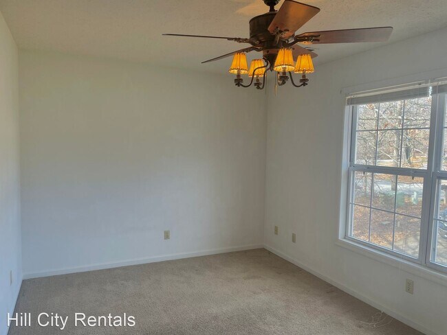 Building Photo - 3 br, 1.5 bath House - 916 Grand Arbre Drive