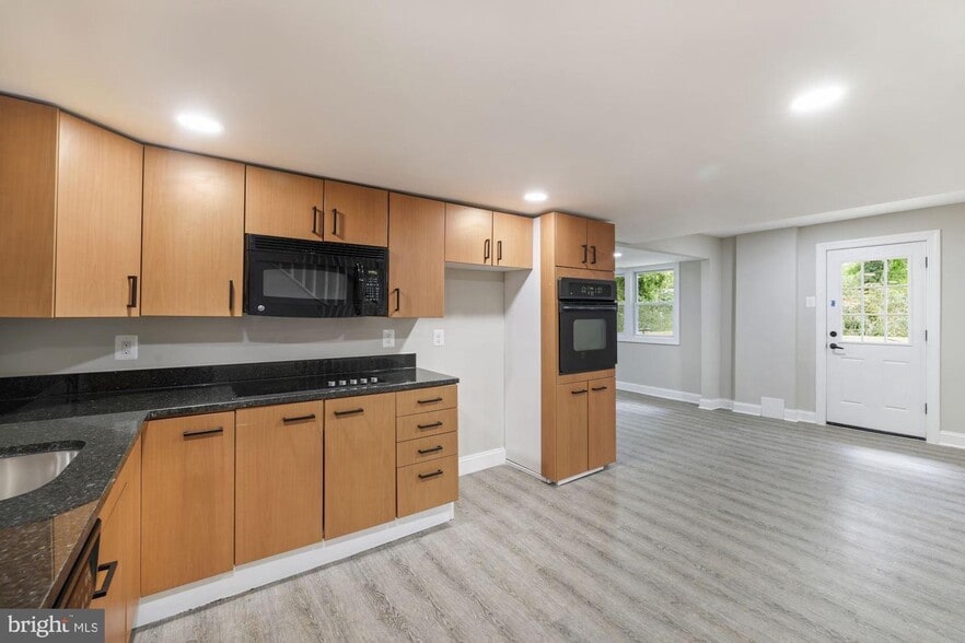 Building Photo - 2929 Stanton Ave