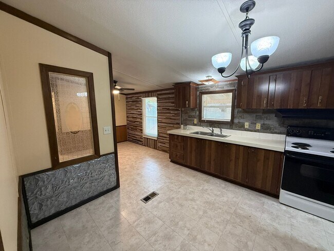 Building Photo - 14383 Yuma Rd