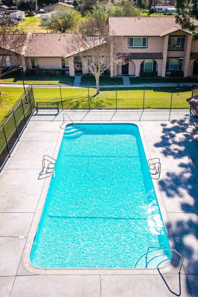 Building Photo - 5075 Fashion Pl