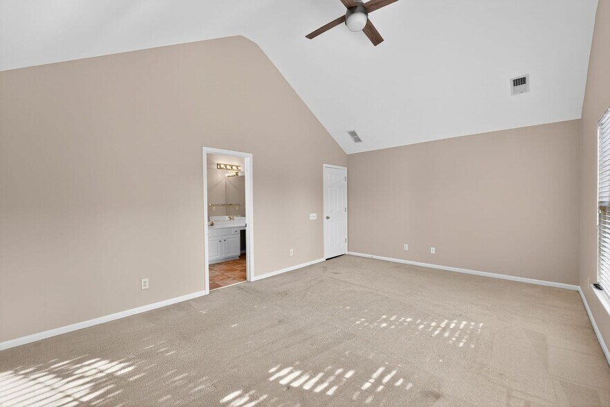 Building Photo - 5229 Bentgrass Run Dr