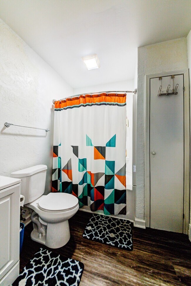 Building Photo - Available August  2026 - Beautiful 2.5 Bedroom, 1 Bath Home in Mt. Washington Area!