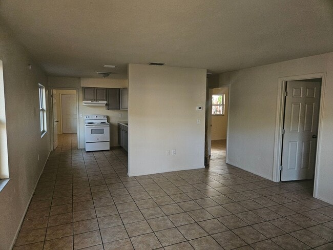 Building Photo - 3/2 DUPLEX