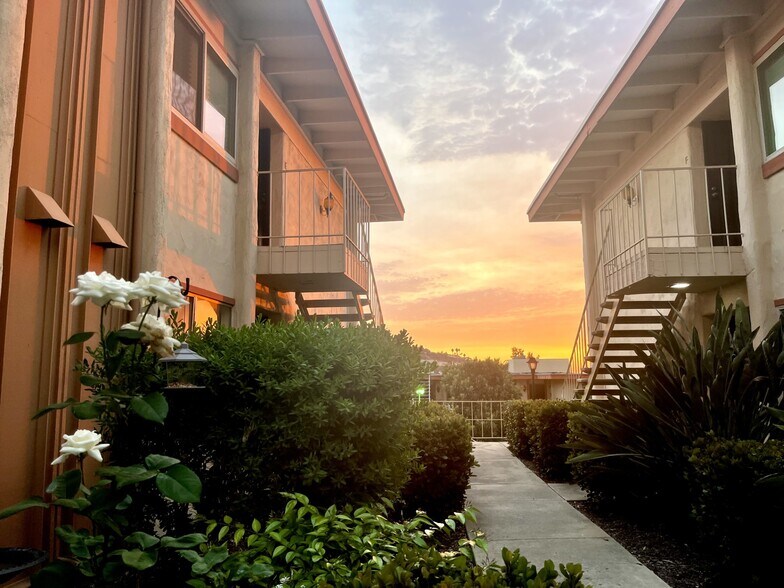 Walk up front porch, top left - 6824 Hyde Park Dr