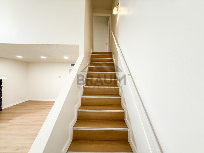 Building Photo - 13347 Victory Blvd