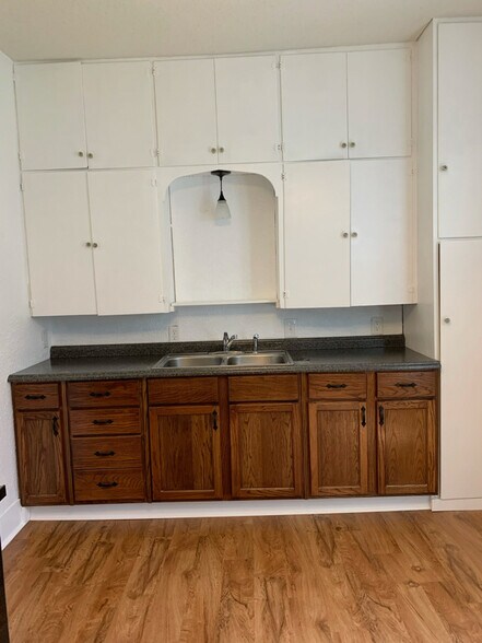 Building Photo - 415 S Elm Ave