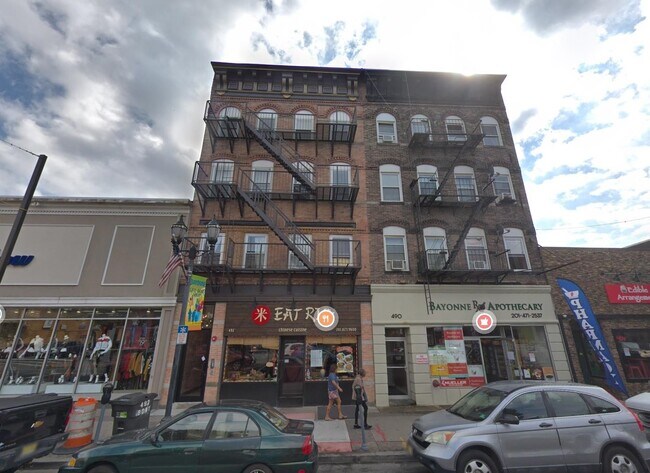 Building Photo - 492 Broadway