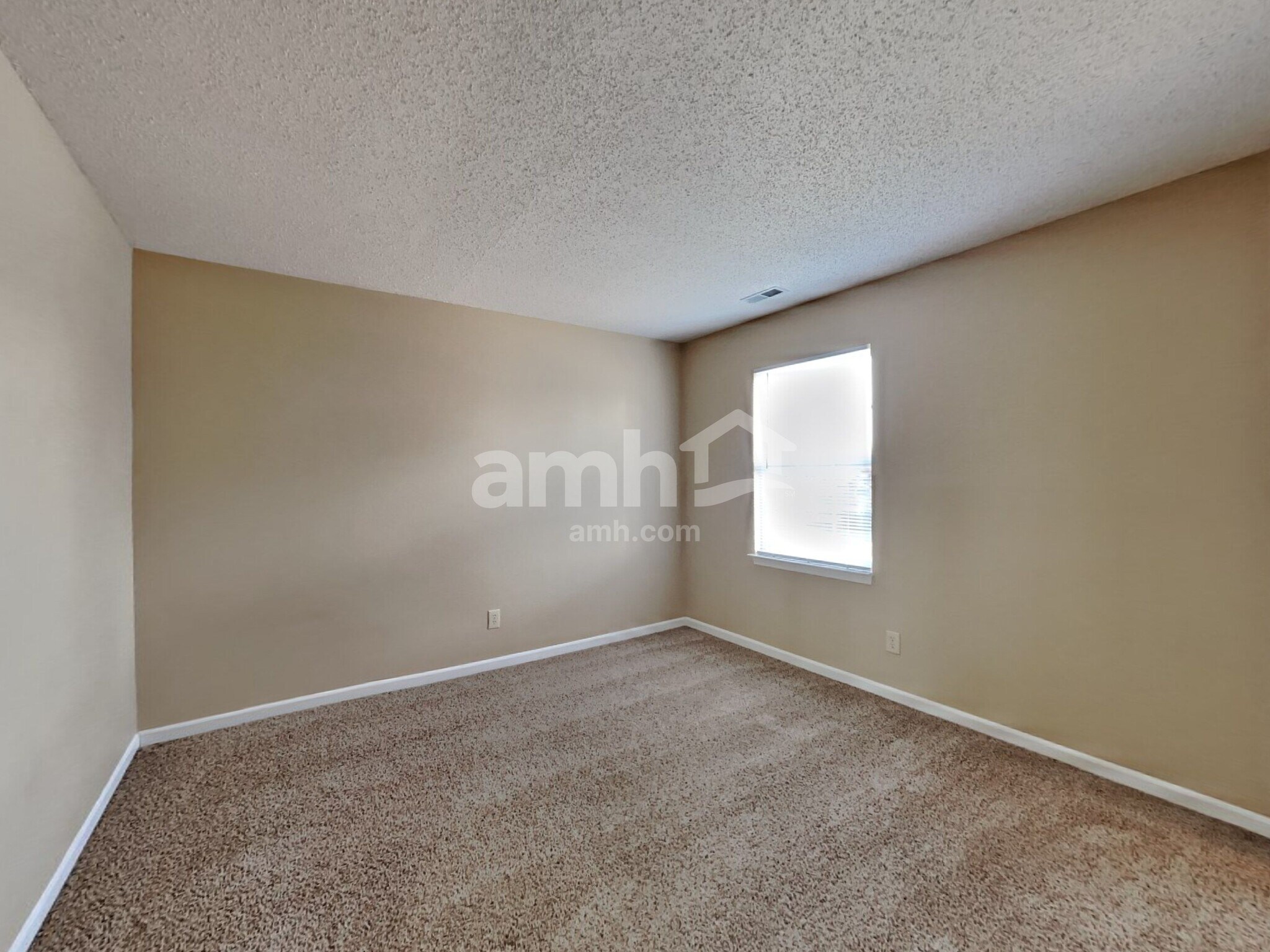 Building Photo - 2092 Fullwood Dr