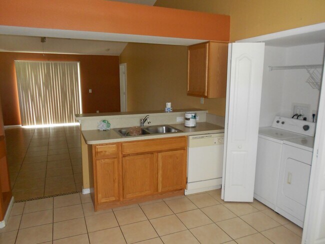 Building Photo - 3/2/2 with home with 1412 living sqft is c...