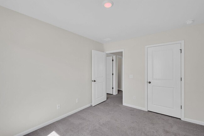 Building Photo - 4 Bedroom 3 Bath Home Located in Shell Pointe at Cobblestone Village in Summerville!