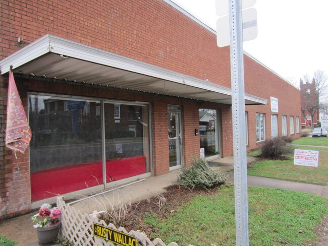 Building Photo - 107 W Main St