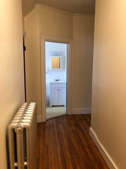 entry hall - 20 Grant St