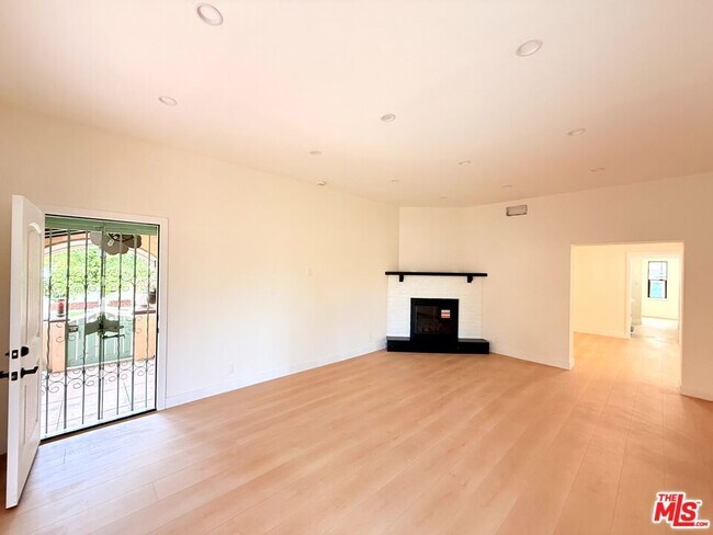 Building Photo - 6132 Whitsett Ave