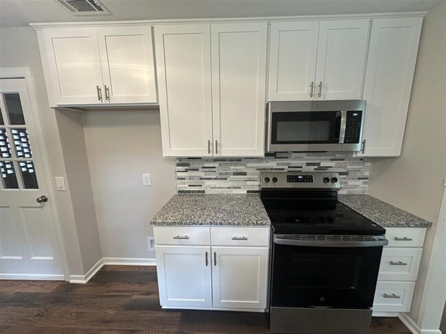 Building Photo - 2533 Chelsea Dr