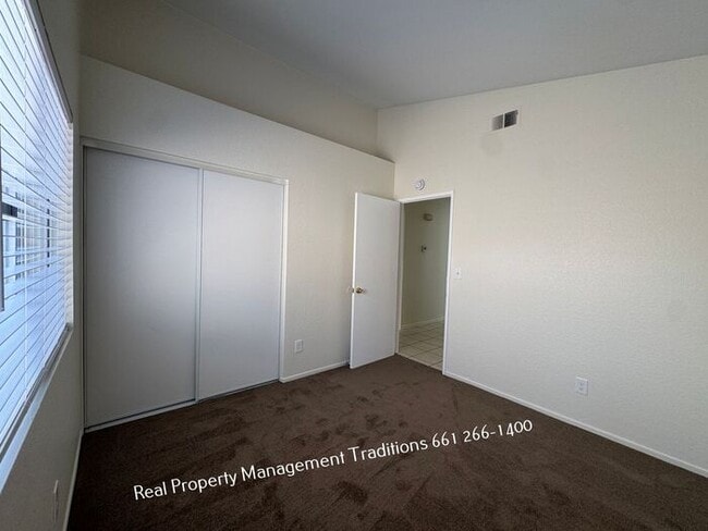 Building Photo - GREAT Westside Home