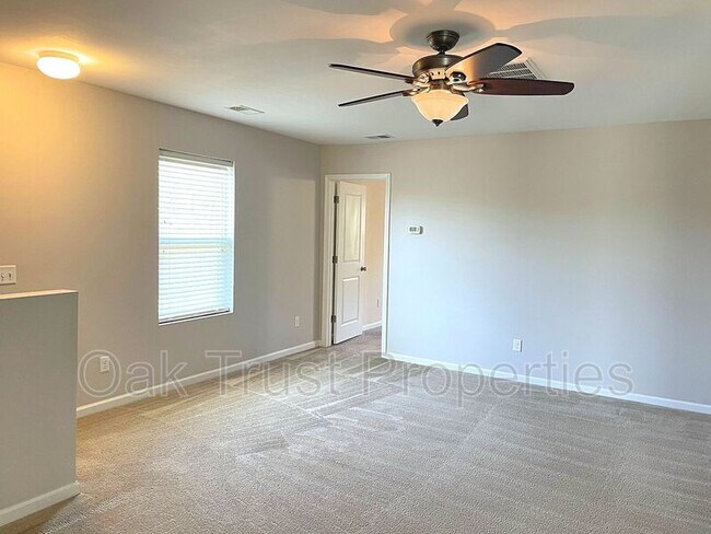 Building Photo - 4830 Hawkins Dr