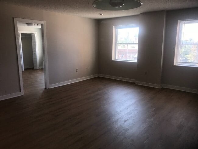 Building Photo - 315 N Spruce St