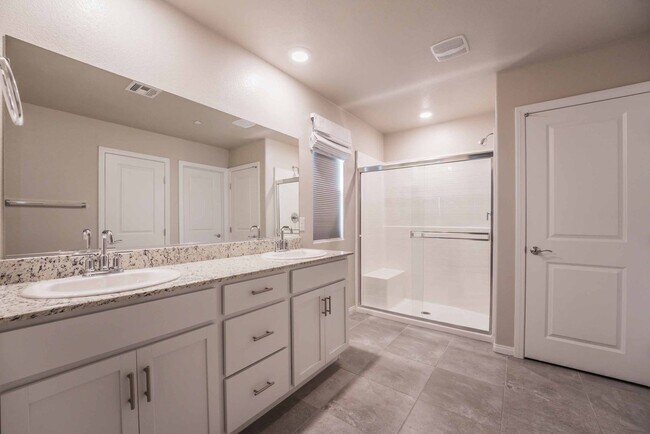 Building Photo - Stunning 5 Bedroom home in Henderson!