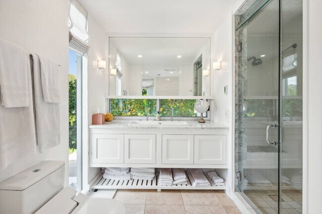 Building Photo - 8 Heller Ln