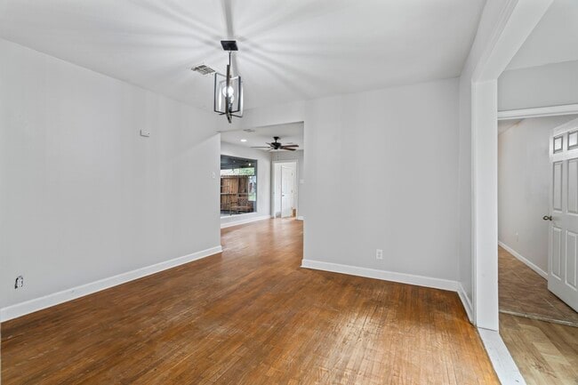 Building Photo - 7511 Magnolia St