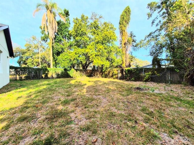 Building Photo - 3304 E North Bay St