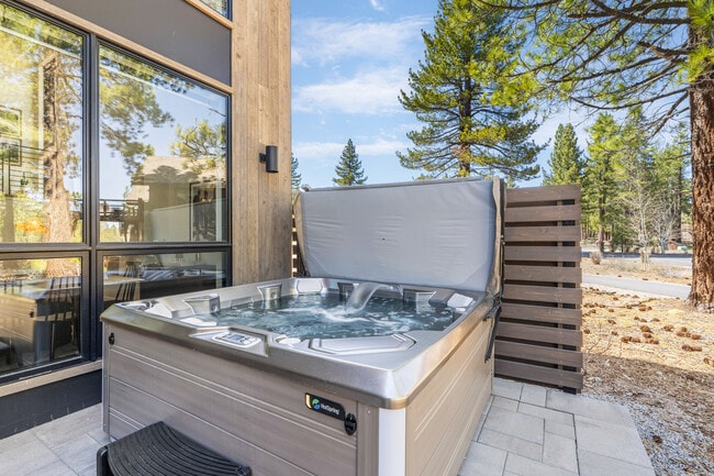 Building Photo - 10131 Jake's Wy