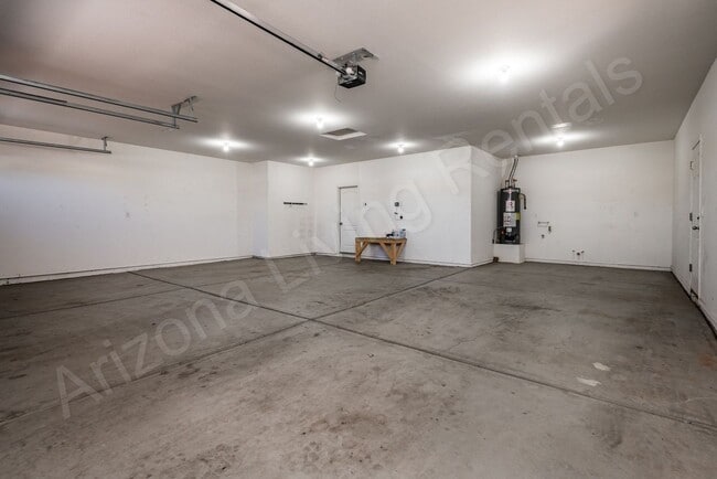 Building Photo - BEAUTIFUL CUL-DE-SAC HOME