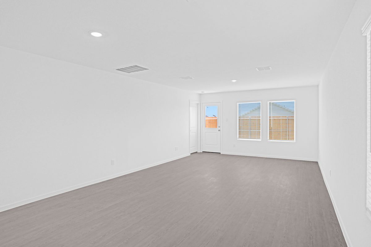 Building Photo - 1033 Raintree Rd