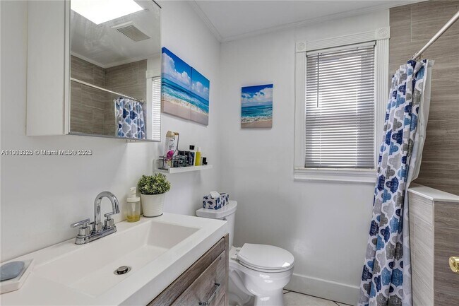 Building Photo - 431 Tamiami Blvd