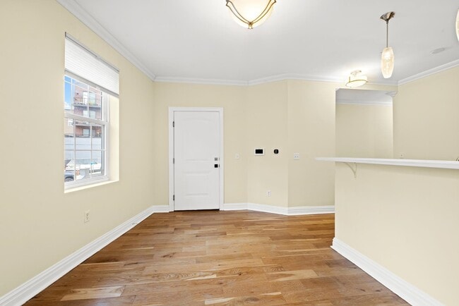 Building Photo - 385 1st St