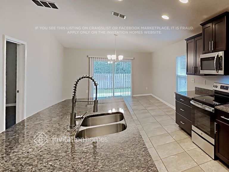 Building Photo - 306 Colorado Springs Way