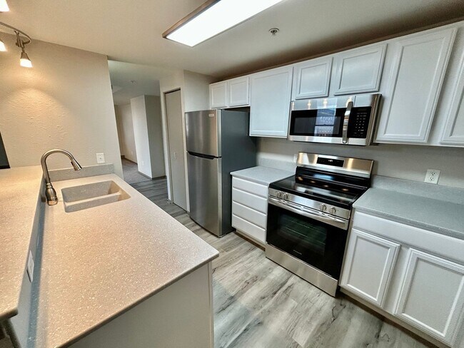 Building Photo - Spacious Downtown 3 bedroom with updates. ...