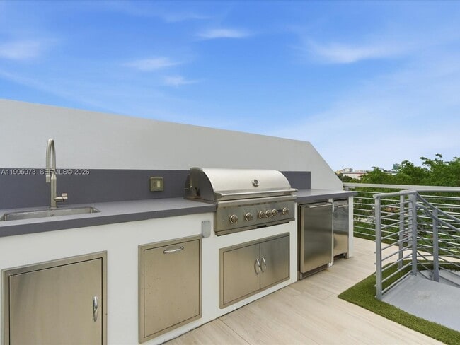 Building Photo - 529 SW 11th St