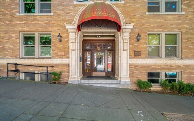 Building Photo - Charming One-Bedroom near Downtown Seattle!!!