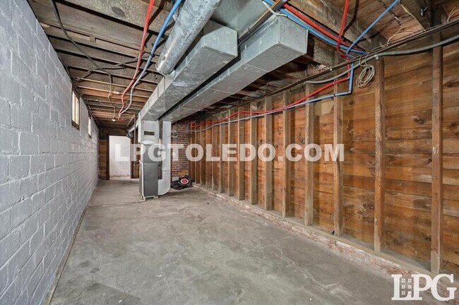 Building Photo - 2037 Alvin St