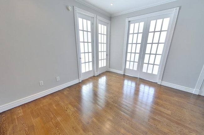 Building Photo - 248 Mott St