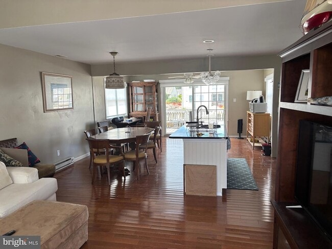 Building Photo - 156 Rodman Dr