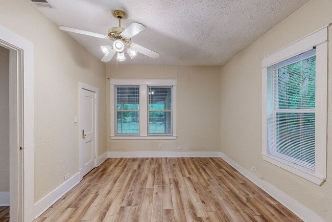 Building Photo - Available Mid-July! 3 Bedroom Home for Lea...