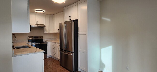 Building Photo - 3213150