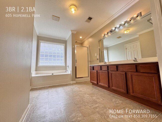 Building Photo - 605 Hopewell Park