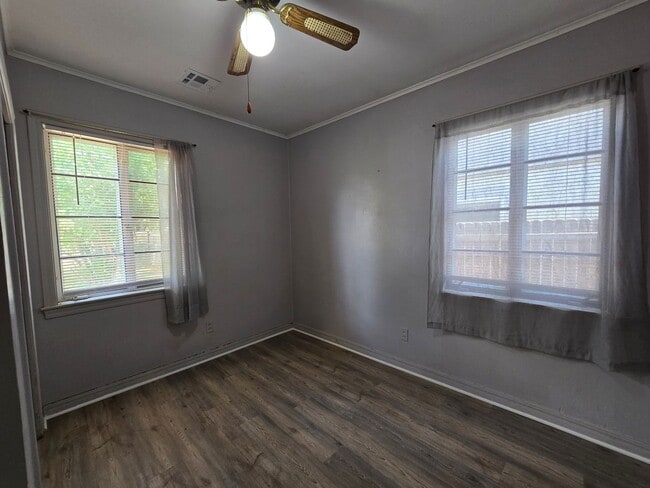 Building Photo - Cute 2 bedroom home near OBU
