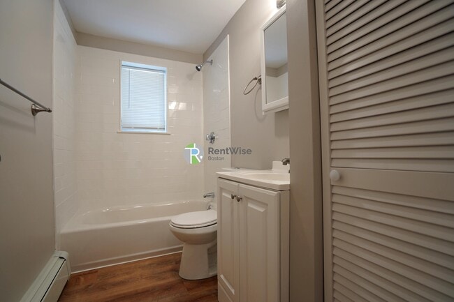 Building Photo - 965 Fellsway