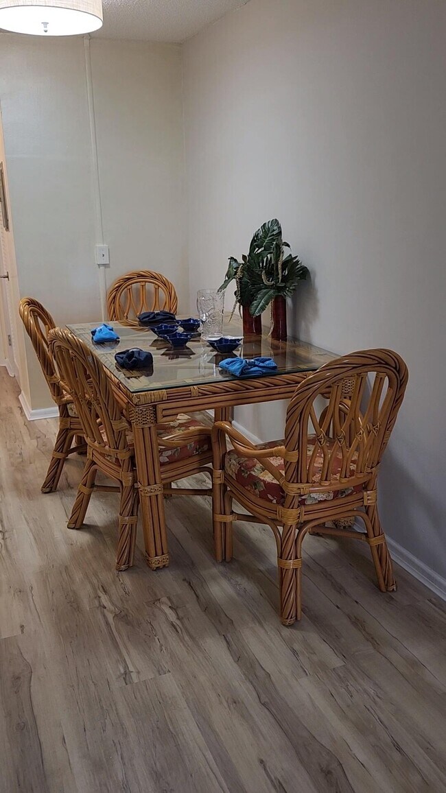 Building Photo - 106 Suffolk C