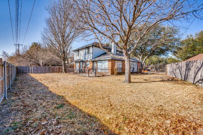 Building Photo - A Two-Story Classic!