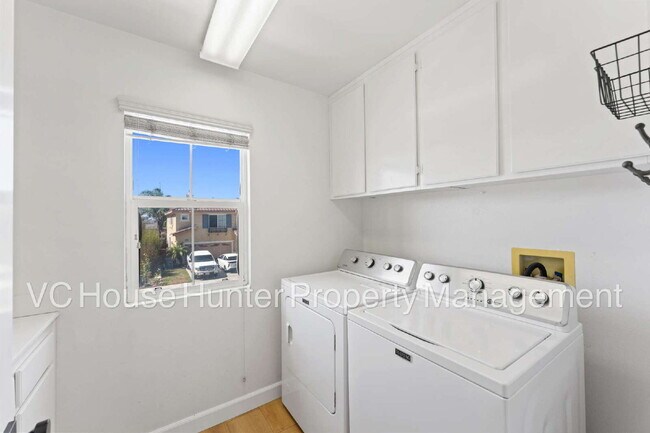 Building Photo - 4 Bedroom 2.5 Bath in Oxnard