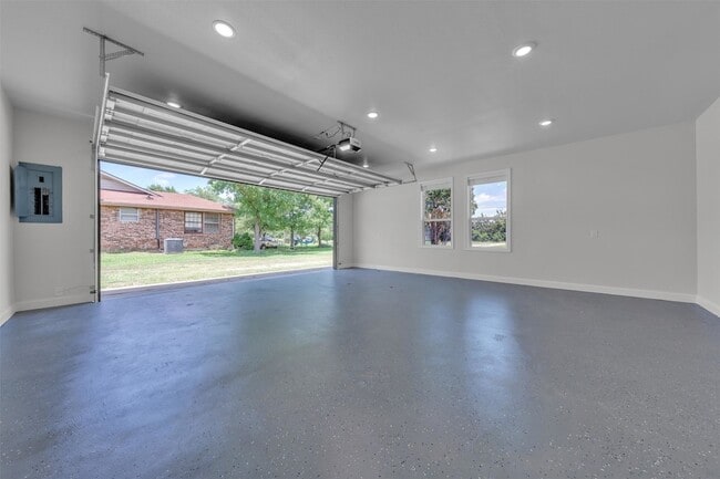 Building Photo - 313 County Rd 805A