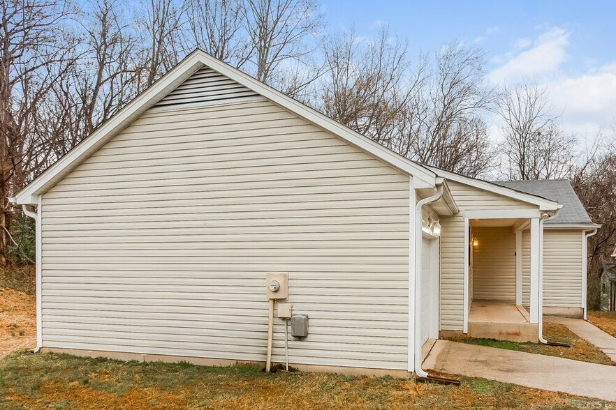 Building Photo - 8127 Sheringham Way