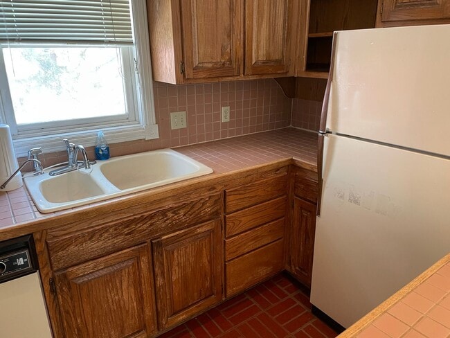 Building Photo - Beautiful Quiet Studio Apartment in Edgemont