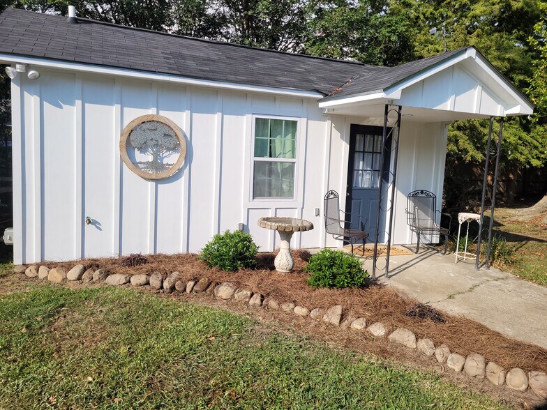 Primary Photo - 10265 Hillyard Ave